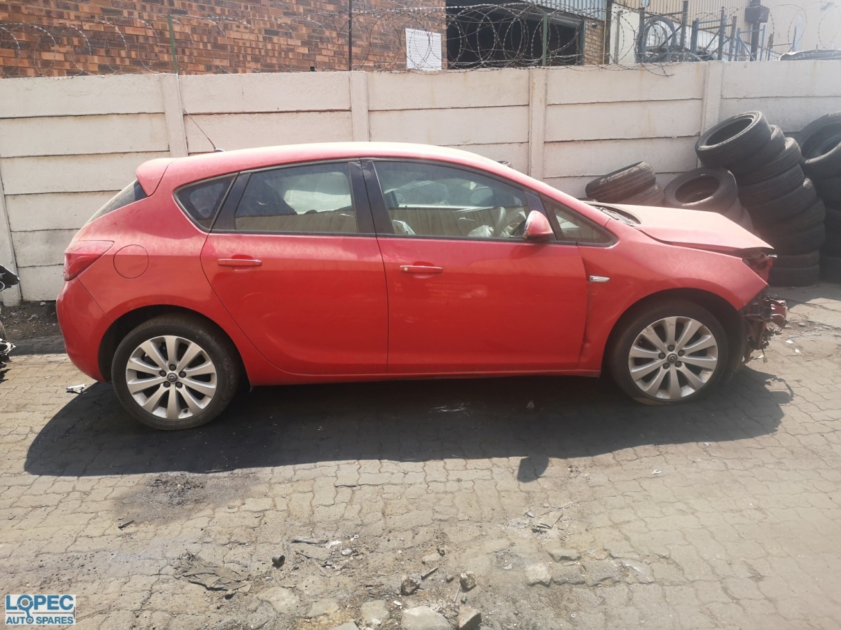 Opel  Astra J Hatch 