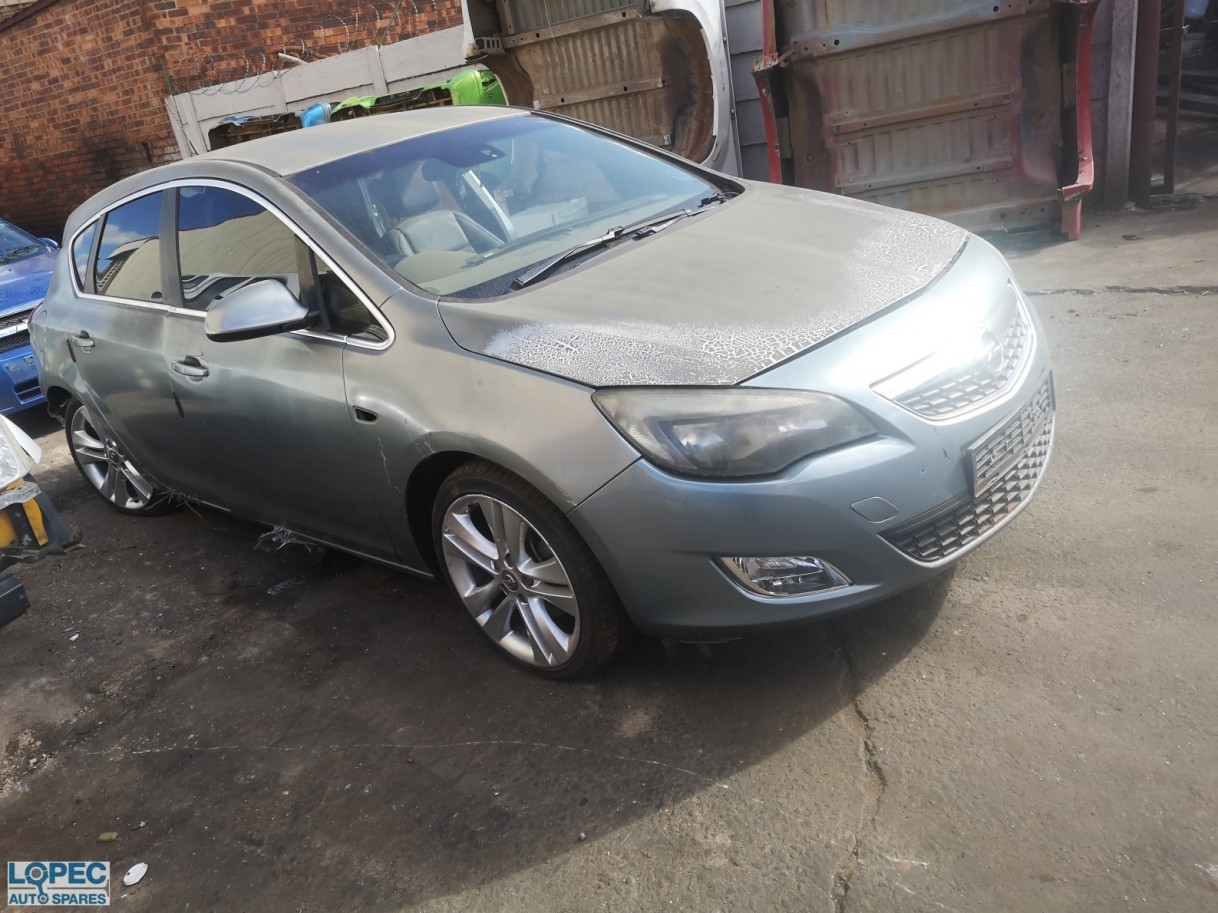 Opel  Astra J 1.6 