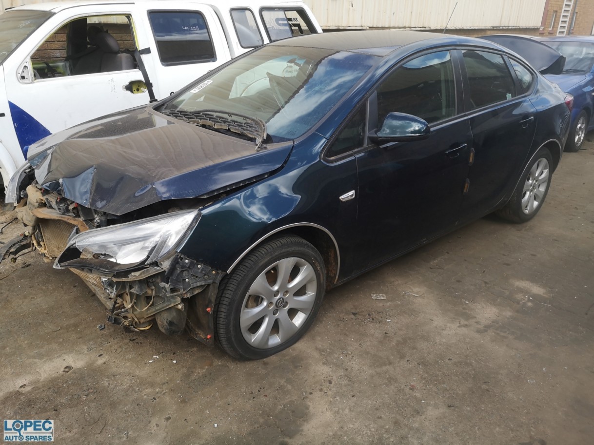 Opel  Astra J 1.4T Sedan 