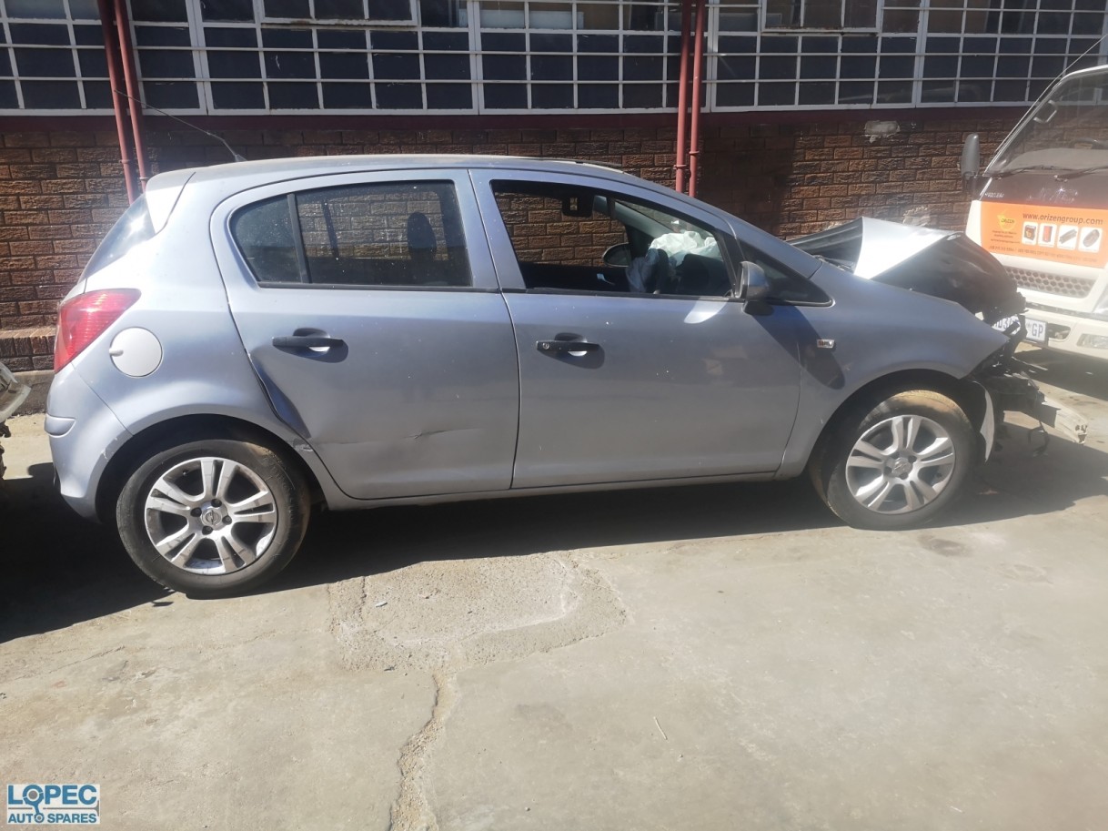 Opel  Corsa D 5DR Hatch 1.4 
