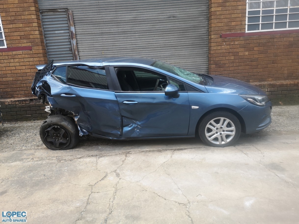 Opel  Astra K 1.0 Essentia 