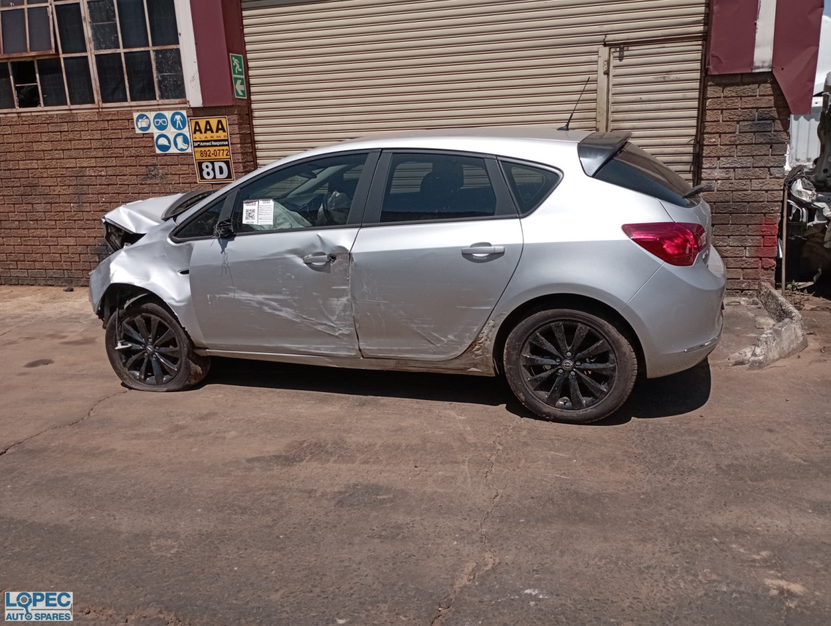 Opel Astra J 1.4T 5dr Hatch 