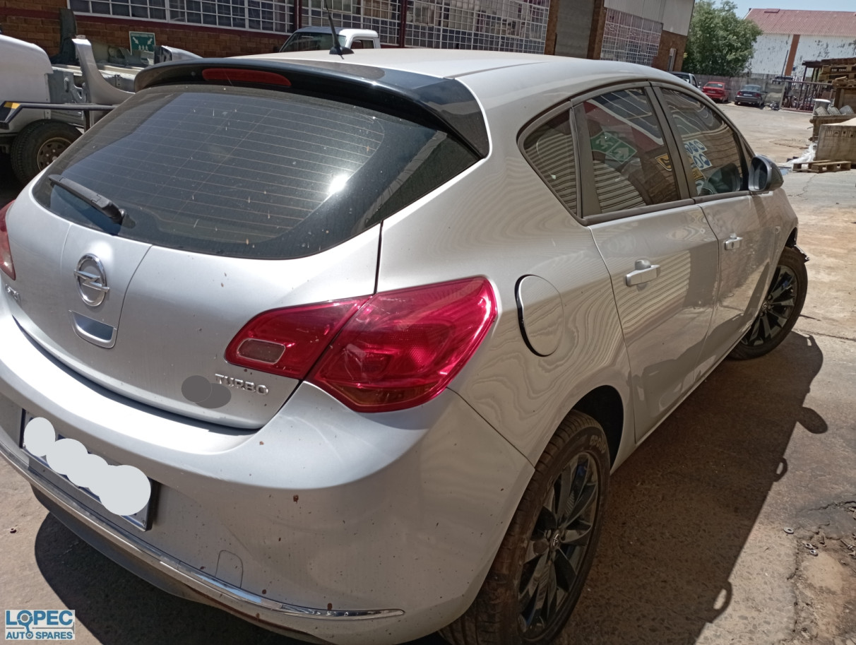 Opel Astra J 1.4T 5dr Hatch 